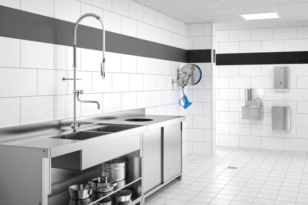 Réduire l’impact environnemental des cuisines : le rôle crucial des équipements sanitaires