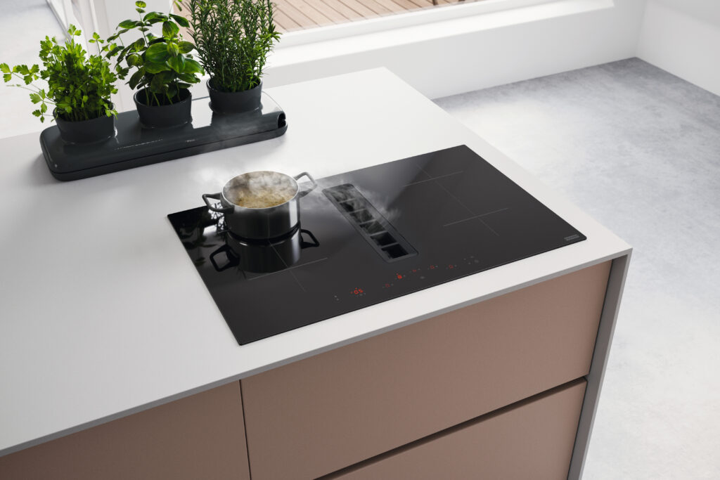 La nouvelle génération de plaques de cuisson avec hotte intégrée 1